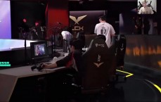 记得：T1锁第三了，想去MSI的话得赢两个BO5